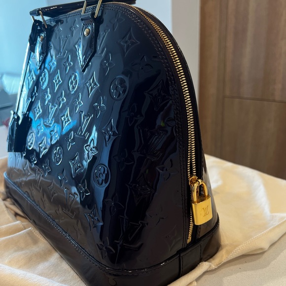 Louis Vuitton alma MM in excellent condition - color Vernis Amarante - Picture 6 of 14